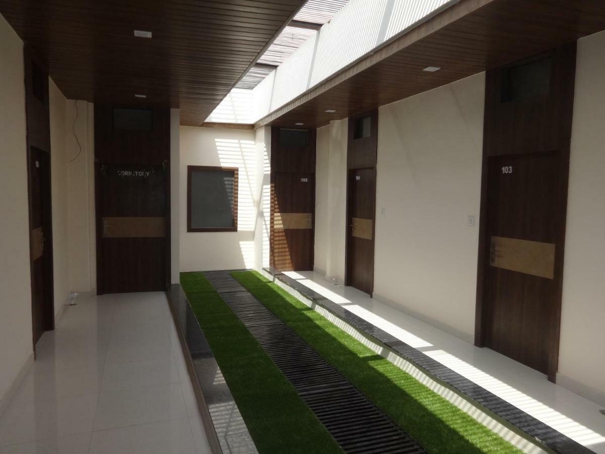 Hotel Prestige Adžmér Exteriér fotografie