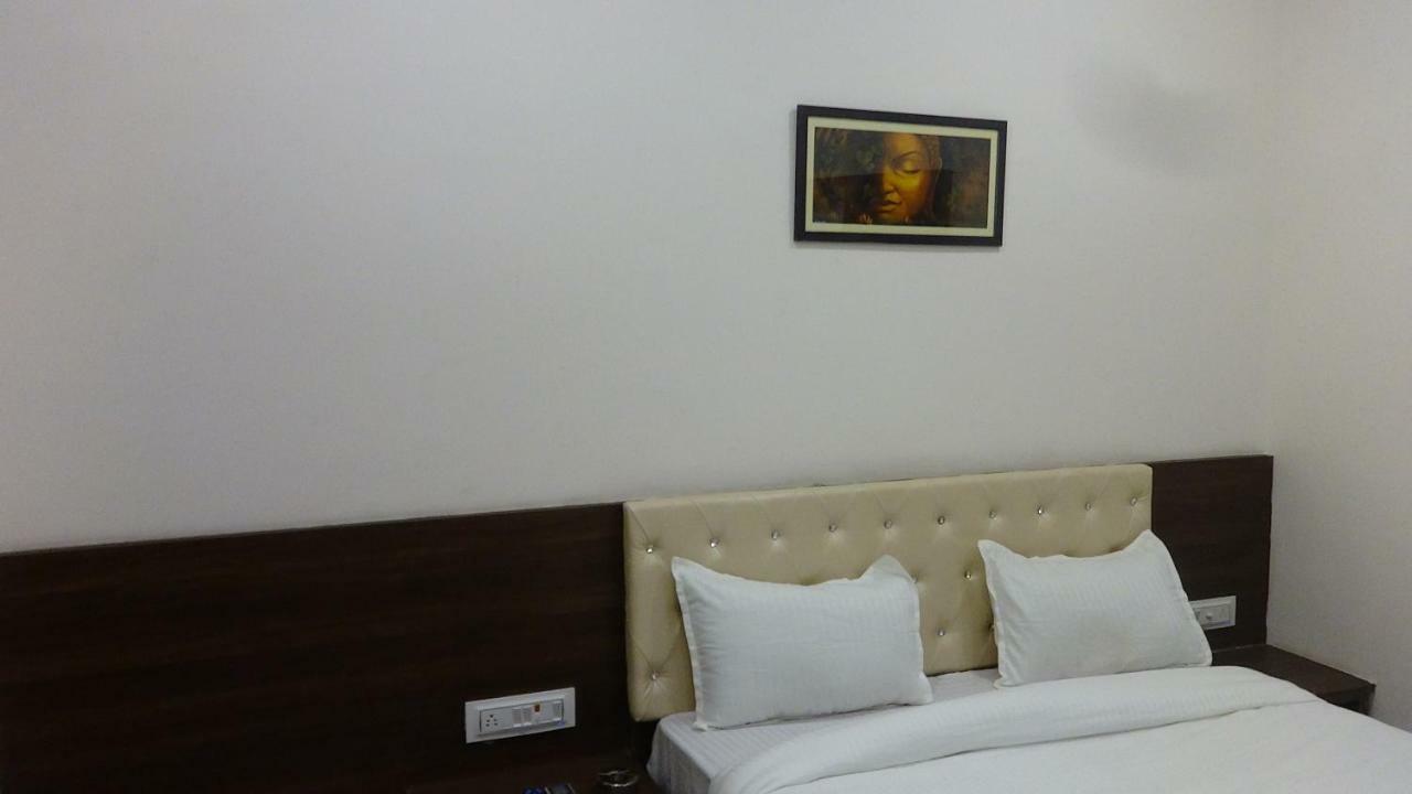 Hotel Prestige Adžmér Exteriér fotografie